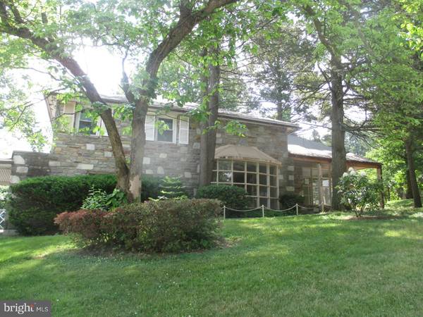 1900 FAWN DR, Laverock, PA 19038