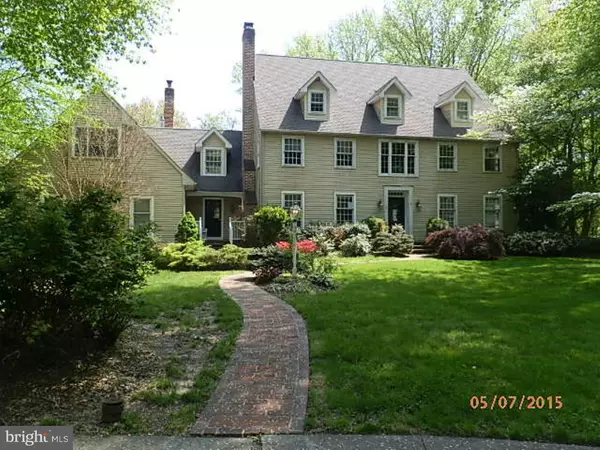 10 WINTERBERRY RD, Moorestown, NJ 08057