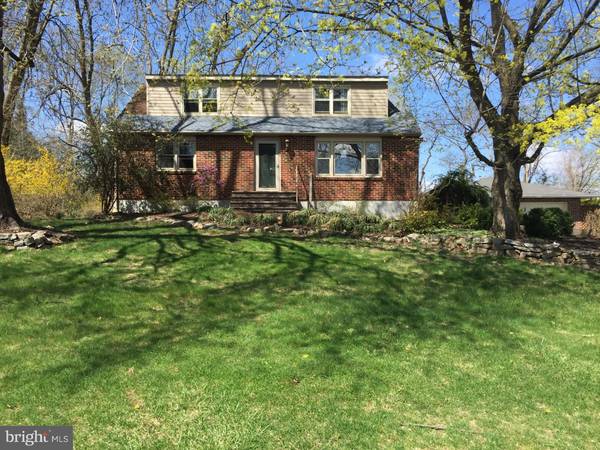 5918 HOLIDAY DR, Allentown, PA 18104