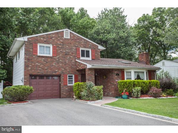 25 LYDIA LN, N. Edison, NJ 08820