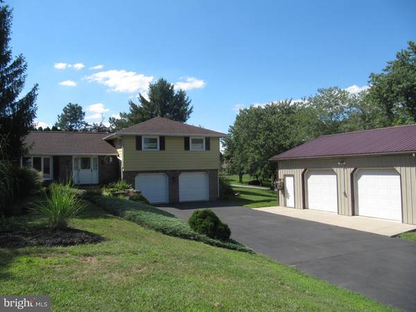 108 CROSS KEY RD, Bernville, PA 19506