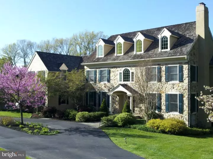 4 HARRISON DR, Newtown Square, PA 19073