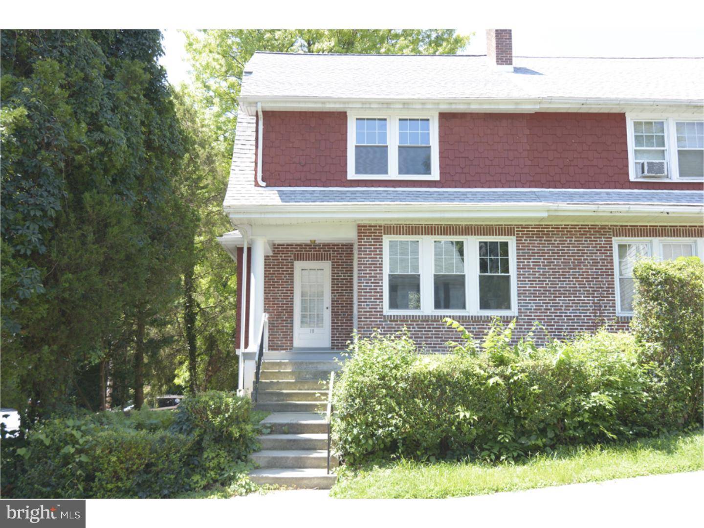 10 HILLSIDE RD, West Lawn, PA 19609