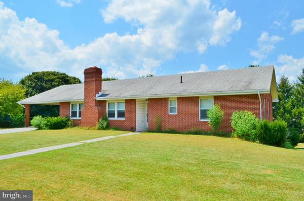 4 HIGH VIEW DR, Maurertown, VA 22644