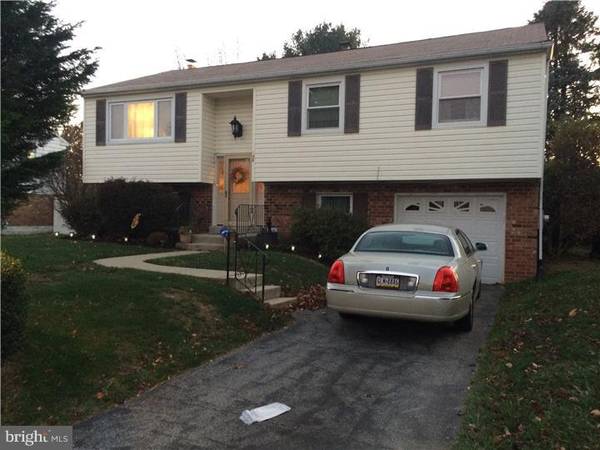 696 BOXWOOD DR, Aston, PA 19014