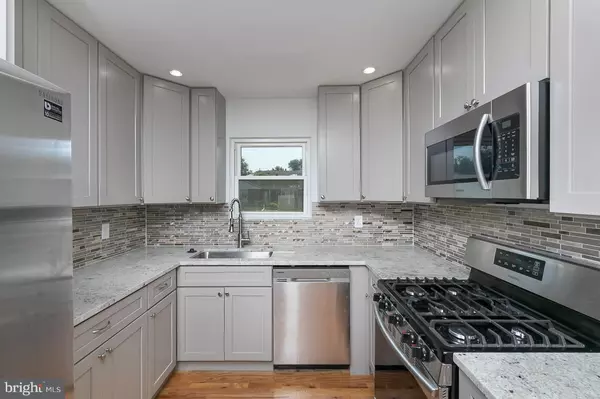 Baltimore, MD 21237,8102 CANDLE LN