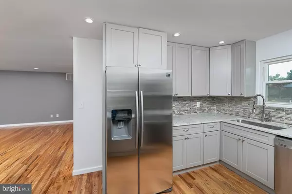 Baltimore, MD 21237,8102 CANDLE LN