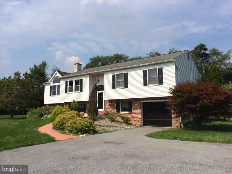 111 CLEARFIELD LN, Coatesville, PA 19320