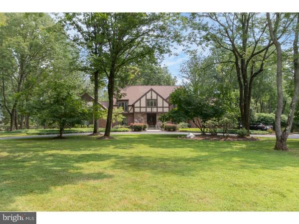 11 APPLEWOOD DR, Hopewell, NJ 08525