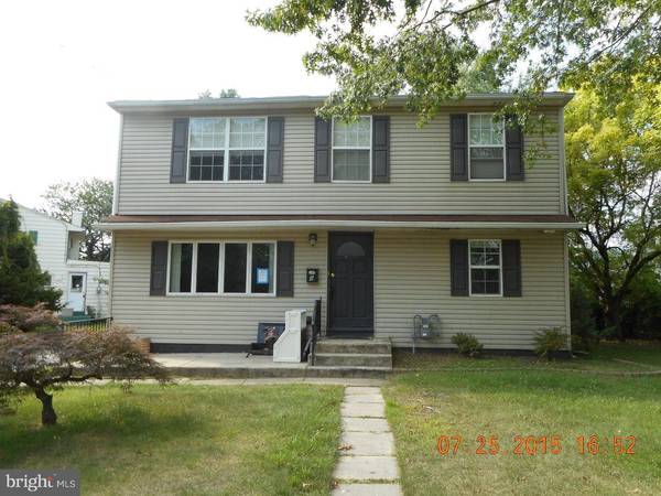 8 W ROLAND AVE, Maple Shade, NJ 08052