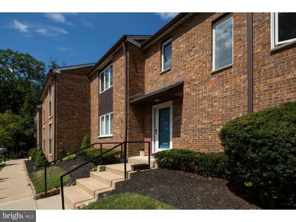 17 W CLOSE, Moorestown, NJ 08057