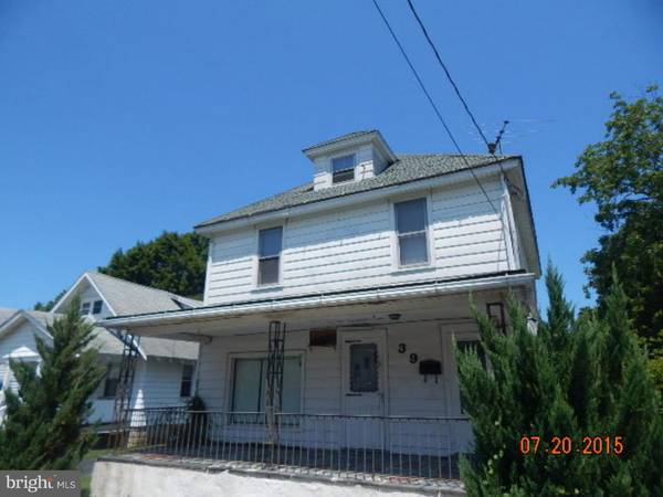 39 E CENTER ST, Clayton, NJ 08312