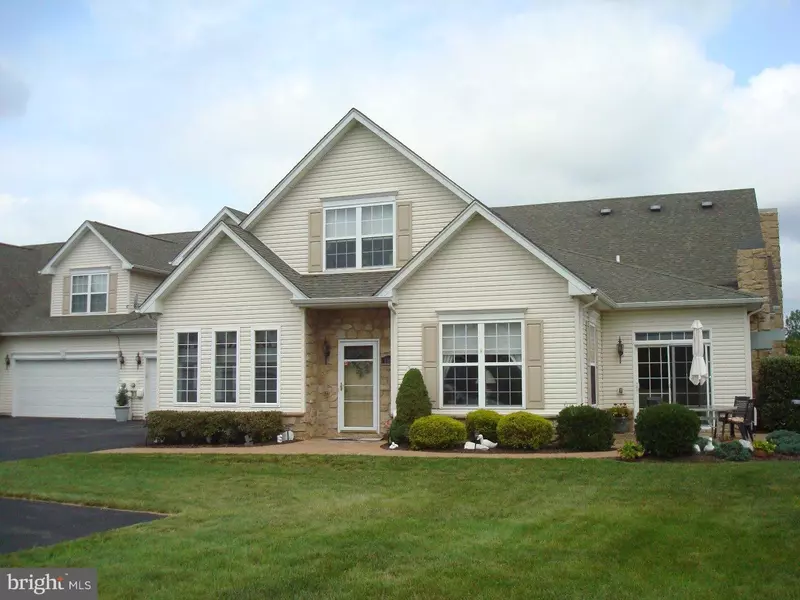 1065 BURGUNDY CIR, Pennsburg, PA 18073