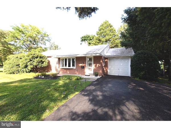 2221 DICKENS LN, Broomall, PA 19008