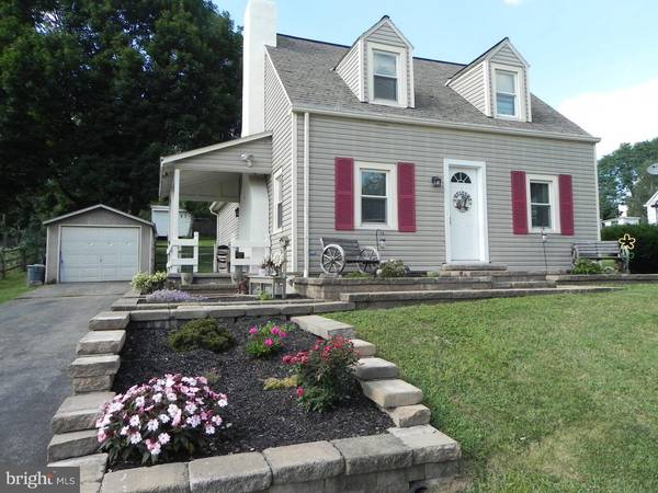 69 E 2ND AVE, Parkesburg, PA 19365