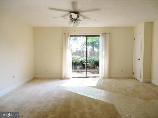 Elkins Park, PA 19027,106 SUSAN DR #7