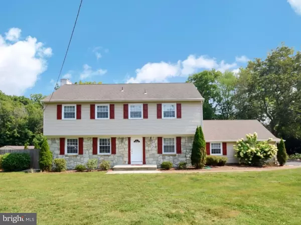 2 VANDER VEER DR, Lawrenceville, NJ 08648