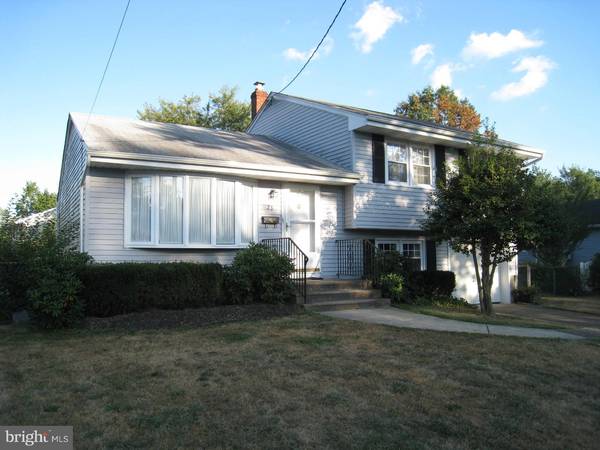 23 EVERGREEN RD, Stratford, NJ 08084