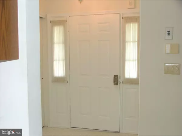 Columbus, NJ 08022,2 COTTAGE LN W