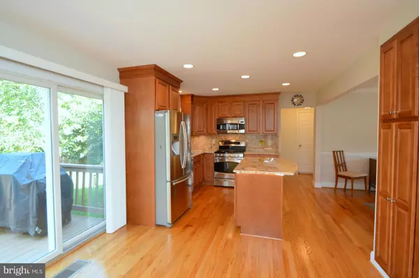 Alexandria, VA 22315,5606 FARMWOOD CT