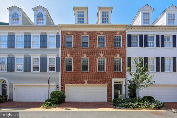 705 KAHN PL, Alexandria, VA 22314