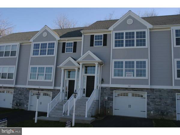 32 MYERS XING, W. Lampeter, PA 17602