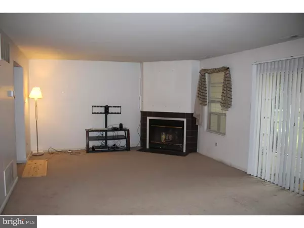 Clementon, NJ 08021,5 SUMMIT CT