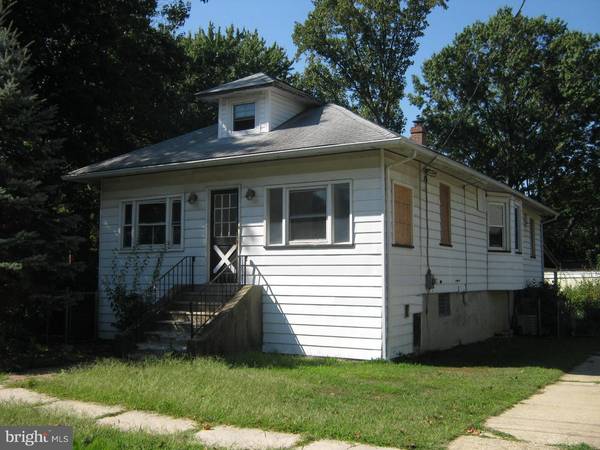 34 S WALNUT AVE, Maple Shade, NJ 08052