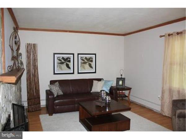 11 ORCHID LN, Levittown, PA 19055