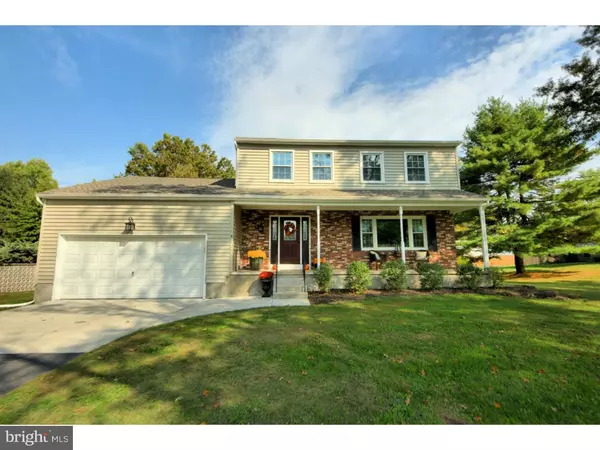 8 HONEYWOOD LN, Ewing, NJ 08638