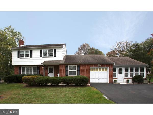 3 CLEARVIEW AVE, Chalfont, PA 18914