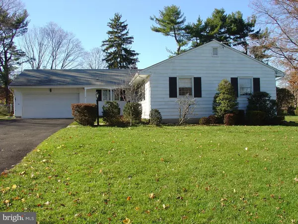 5 FARM RD, Ewing, NJ 08638