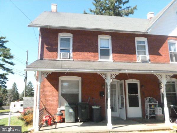8 W BRIDGE ST, Parkesburg, PA 19365
