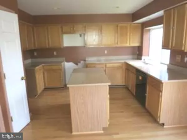 Delran, NJ 08075,9 LILYBERRY PL