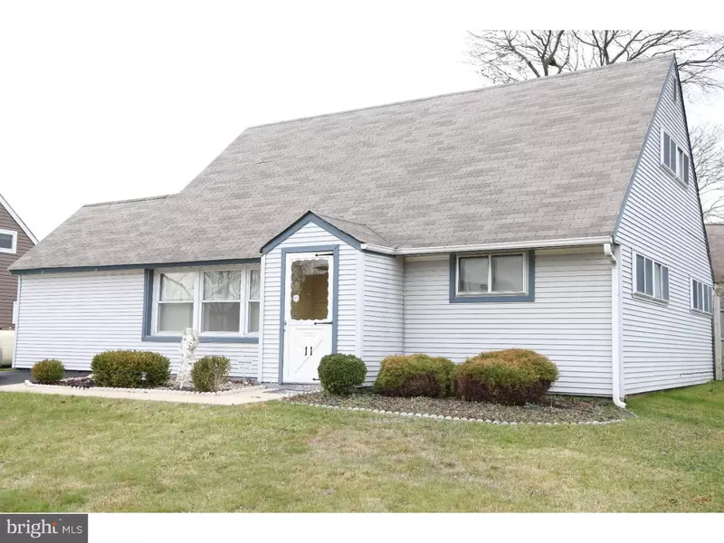 11 CRESTWOOD RD, Levittown, PA 19057