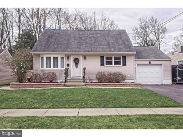 10 SENECA LN, Hamilton, NJ 08690