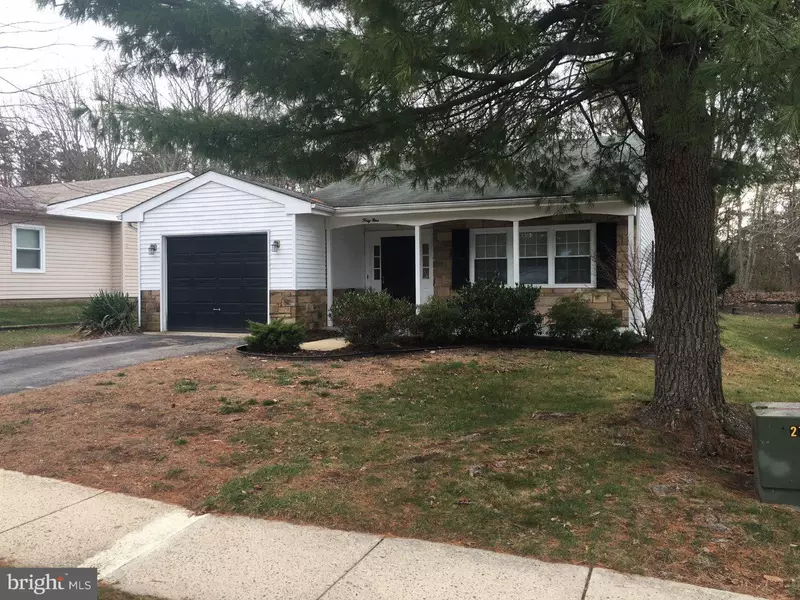 49 HUNTINGTON DR, Southampton, NJ 08088