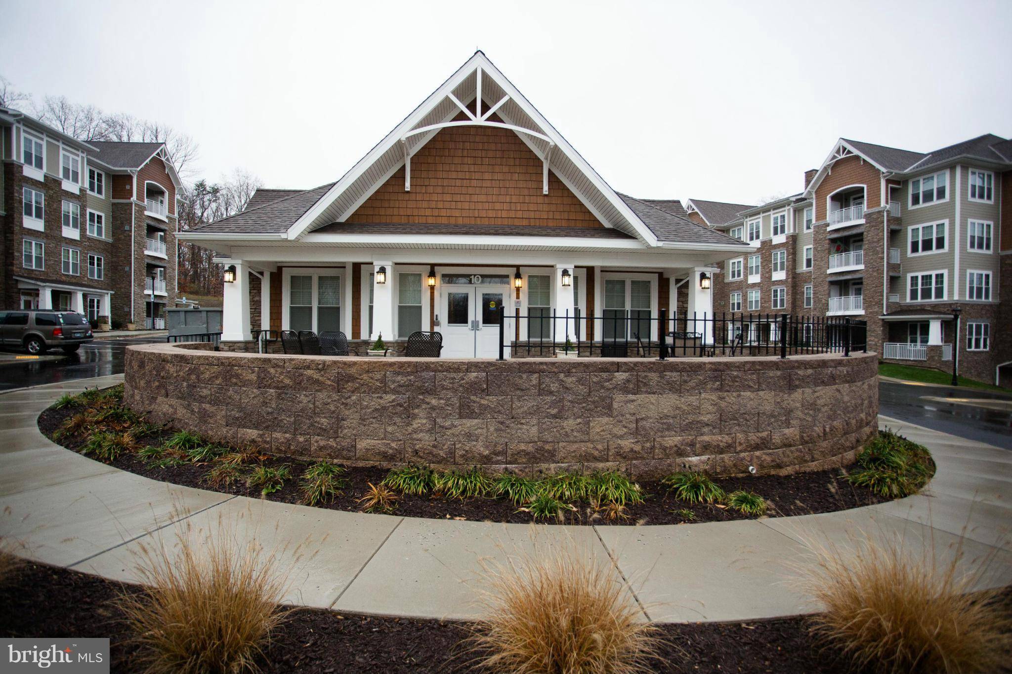 Catonsville, MD 21228,19 CLAY LODGE LN #201