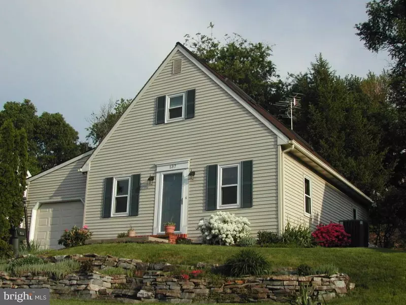 137 HAMPDEN DR, Mountville, PA 17554