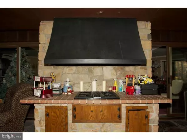 Freehold, NJ 07728,384 MONMOUTH RD