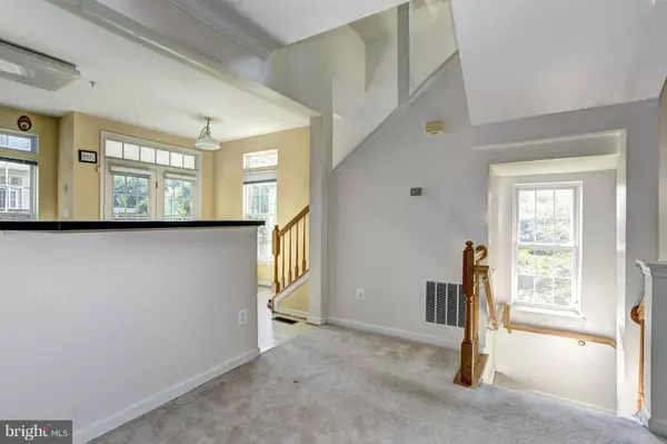 Alexandria, VA 22304,984 HARRISON CIR