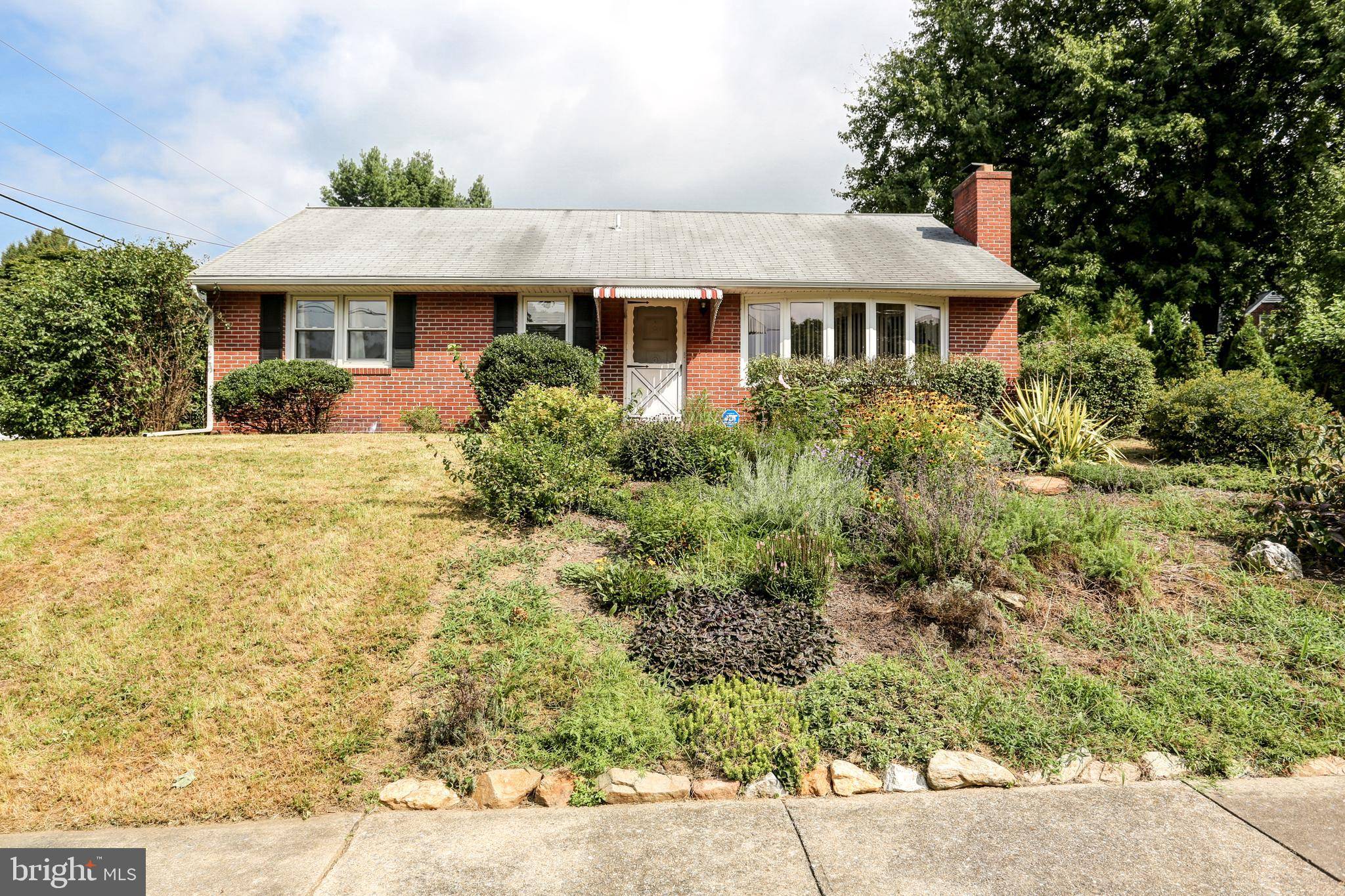 155 GARDEN CITY DR, Lancaster, PA 17602