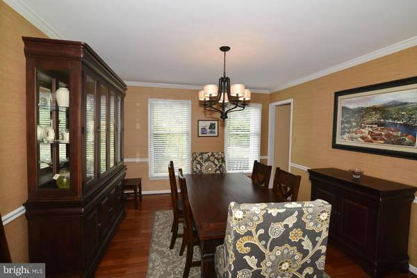 Oakton, VA 22124,10852 MEADOW POND LN