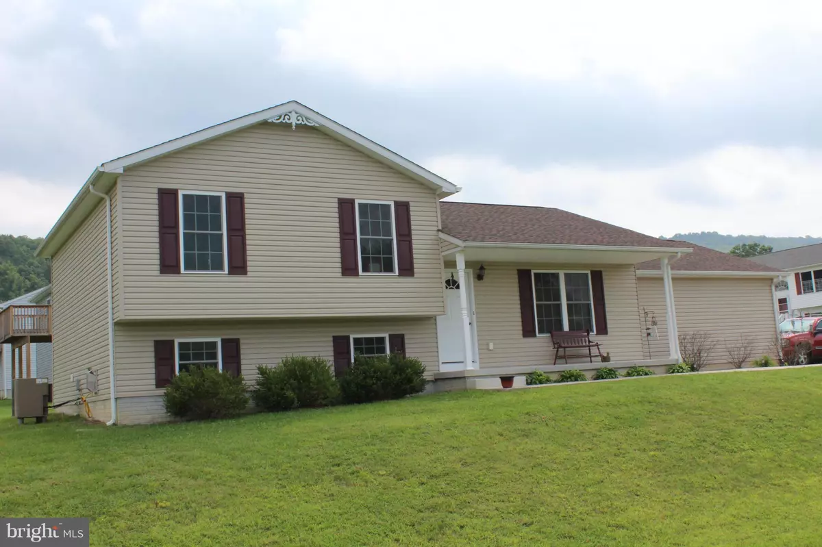 Wardensville, WV 26851,104 MULBERRY LN