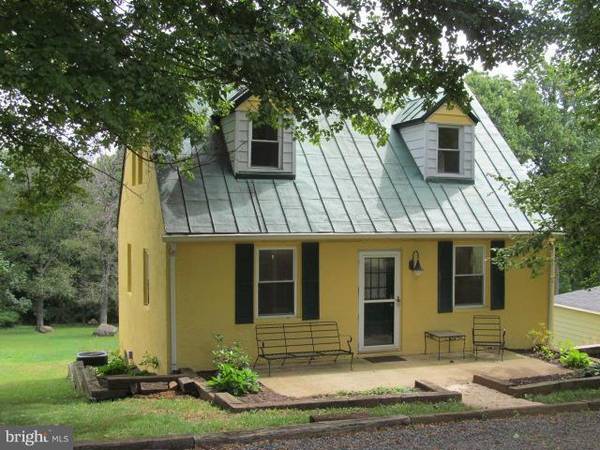 63 WATERFALL RD, Chester Gap, VA 22623