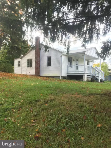 67 BERRYVILLE CIR, Berkeley Springs, WV 25411