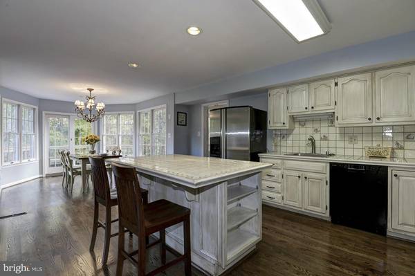 Oakton, VA 22124,10905 WATERMILL CT