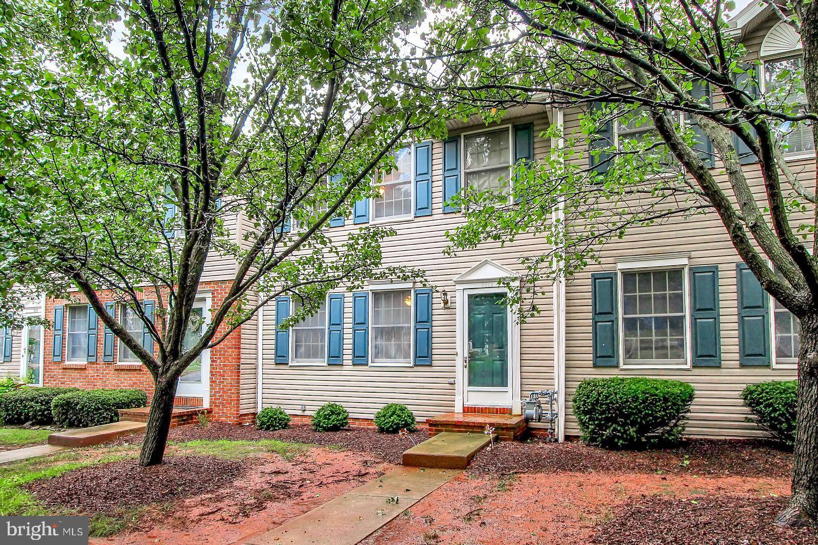 2832 BUTTERNUT LN, York, PA 17408
