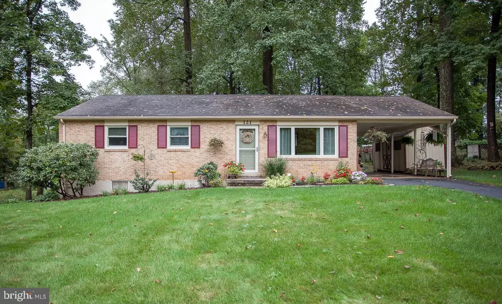 121 SAINT GEORGE DR, Dillsburg, PA 17019