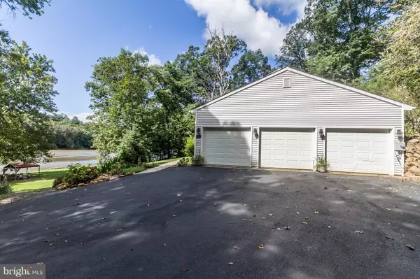 Falling Waters, WV 25419,46 FITZHUGH LN